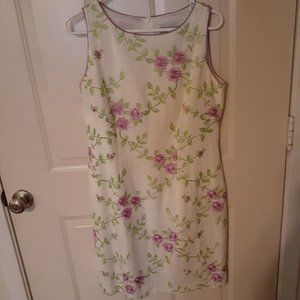 **SOLD**Jessica Howard Sheath Dress size 8. Off white with